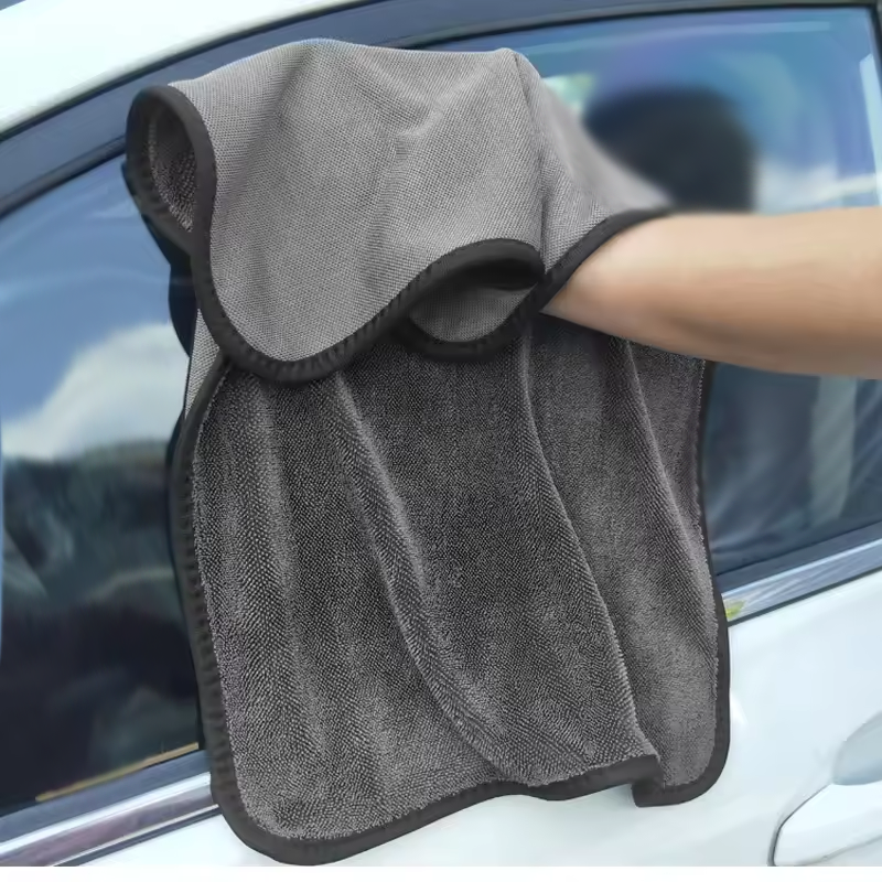 Mikrovlákenná utěrka na auto